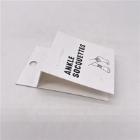 Étiquette de chaussette en carton blanc personnalisée de haute qualité étiquette de carte suspendue pliante sans crochet pour vêtements