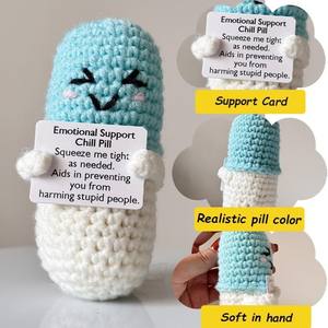 Zorgzame Geschenken: Gehaakte Emotionele Ondersteuningspil | Handgemaakte Kamerdecor | Noodpillen Ornament - Product Image 5