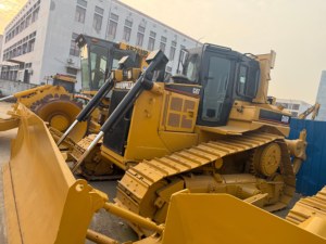 รถดันดินตีนตะขาบ CAT D8R มือสอง พร้อมรองเท้าตีนตะขาบหนาพิเศษ เหมาะสำหรับงานเปิดทางบนภูเขาและการเคลื่อนย้ายหิน - Product Image 5