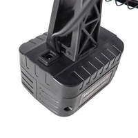 Ventilateur oscillant de 10 pouces ; rechargeable, mais peut également être branché pour une utilisation directe.