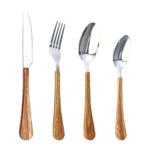 Juego de Cuchillos y Tenedores de Acero Inoxidable 1010, 4 Piezas, Borde Dentado, Hoja Pulida, Mango de Imitación Madera, Vajilla Occidental - Product Image 5