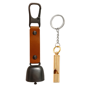 Campanello di Avvertimento Portatile per Escursionismo con Moschettone e Cinturino in Pelle PU, Logo Personalizzato, per Campeggio, Zaino e Tenda - Product Image 1