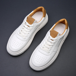 Petites chaussures de sport blanches pour hommes, tendance, polyvalentes, chaussures de course 2026, respirantes, décontractées, doublure en cuir véritable, légères - Product Image 1