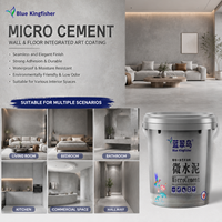 Microciment Clean-Line sans effort pour les murs intérieurs minimalistes et les sols de galerie dans des tons neutres purs
