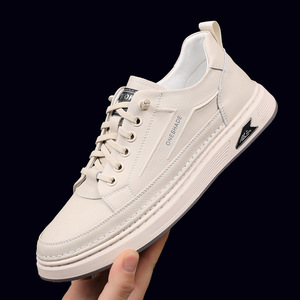 รองเท้าผ้าใบลำลองผู้ชายสีขาว ส้นเตี้ย ระบายอากาศได้ดี พื้นยาง เหมาะสำหรับเดินเล่นสบายๆ - Product Image 1