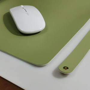 Tapis de <span class=keywords><strong>souris</strong></span> en cuir double face, tapis de bureau extra-large, imperméable, facile à nettoyer, tapis de clavier, impression de logo, forme roulée, vente chaude - Product Image 5