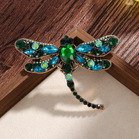 Broche en métal incrustée de pierres précieuses en forme de libellule vive, ornée de strass mélangés, épinglette de revers pour la vente en gros de bijoux