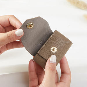 Housse de protection en cuir de vachette souple avec clip porte-clés pour Air Pods Pro 1ère génération (2019) / 2ème génération (<span class=keywords><strong>2022</strong></span>) / 3 Hommes Femmes - Product Image 4