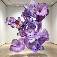 Grande installation florale géante en EVA dégradé violet pour scène de mariage, photomaton, vitrine, événement commercial, décoration de toile de fond