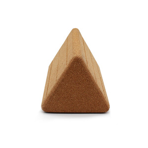 Bloque de Yoga Triangular de Corcho de Alta Densidad <span class=keywords><strong>para</strong></span> Relajación Lumbar y Asistencia en Danza y Fitness - Product Image 4