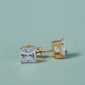 Pendientes de oro con corte princesa y piedra cuadrada transparente, engaste clásico de cuatro puntas, joyería minimalista de lujo para el día a día para mujer - Product Image 3