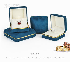 Boîte à bijoux en velours sur mesure fabriquée en Chine, boîte à collier haut de gamme, boîte à pendentif en velours, boîte de rangement pour bagues en diamant, en vente - Product Image 6
