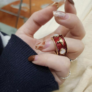 Bague Empress Dowager Vivienne large en émail œil de chat, style punk, motif Saturne, pour couple, bijoux de luxe de niche pour femmes - Product Image 5