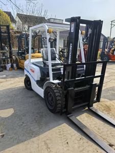 Montacargas Diésel Mini Japonés Usado de 3 Toneladas con Mástil de 3 Etapas TCM TCM30 FD30 para Uso en Interiores, Operación de Pie, en Venta a Bajo Precio - Product Image 6