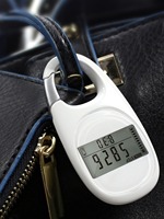 Compteur de pas numérique 3D personnalisé avec logo, mousqueton et grand écran LCD pour la marche, la randonnée et les activités de plein air (vente en gros)