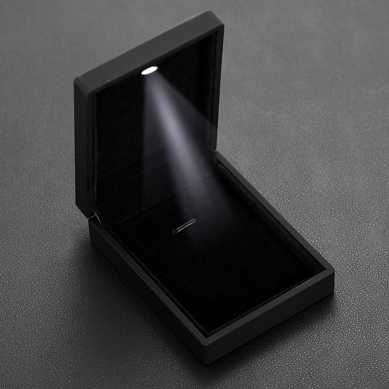 Black-Pendant Jewelry Box