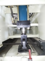 Machine de presse de membrane sous vide de feuille de pvc de pin de porte automatique de chine pour la conception d'armoire de meubles porte en bois