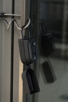 Boîte à clés portable noire en alliage d'aluminium avec verrouillage par bouton-poussoir et protection RFID contre le signal de clé de voiture