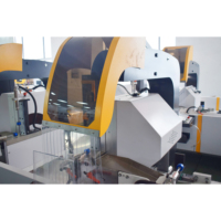 Scie de découpe automatique CNC à double tête pour roulements de moteur de fenêtres et portes en aluminium à rupture de pont thermique, coupe haute précision à 45 degrés