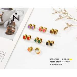 Aretes Huggie de Acero Inoxidable, Chapados en Oro, Joyería Geométrica de Moda para Mujer, Set de Regalo de 12 Piezas - Product Image 4