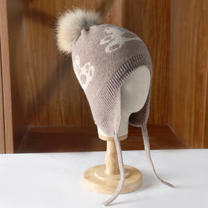 Шерстяная (100% шерсть) очень теплая зимняя дышащая детская вязаная шапка с помпоном и наушниками для активного отдыха, катания на лыжах, велоспорта и путешествий - Product Image 2