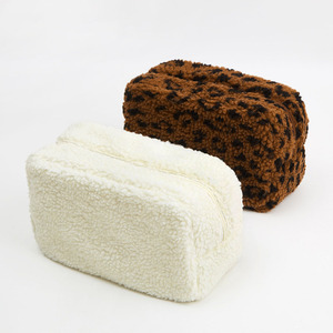 Borsa per il trucco del leopardo delle donne portatili dei classici di moda borsa per cosmetici lanuginosa di stoccaggio multifunzione per il viaggio - Product Image 1