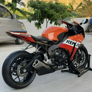 用于 CBR1000RR 汽油运动摩托车 1000cc 直列四缸水冷赛车摩托车，状态良好，适合公路骑行 - Product Image 5