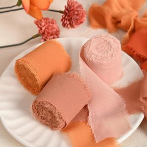 Rouleau de ruban de soie en mousseline de soie à franges fait à la main de 4cm de large avec bord effiloché pour l'emballage de cadeaux, bouquets, invitations de mariage - Product Image 1
