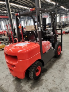 Carretilla elevadora de combustión interna con motor diésel 3,5 T directo de fábrica con mástil de 3m para uso agrícola en terrenos - Product Image 4