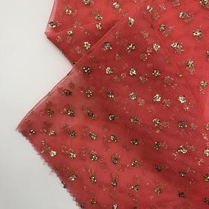 Tulle rouge en polyester avec paillettes dorées collées, tissu scintillant pour vêtements de festival, robe de mariée, costumes de scène - Product Image 2