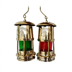 Lanterne nautique cylindrique en laiton faite à la main, vintage, avec couvercle gravé, lampe à huile pour la décoration de la maison et Noël - Product Image 1