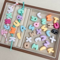 Perles en acrylique opaques de 26 mm en forme de lettres bulles A-Z, colorées et épaisses, pour la création de bracelets personnalisés, stylos perlés et bijoux DIY (vente en gros)