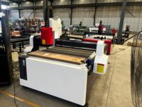 Fresadora CNC con Enfriamiento por Agua 1300*2500 para Trabajar la Madera, Grabado y Corte de MDF