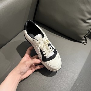 Zapatillas de cuero vacuno con punta redonda y suela gruesa, estilo retro, versátiles y casuales para mujer - Product Image 3
