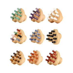 Peigne de massage Gua Sha à 9 dents en forme de cœur, en cristal, avec manche en bois – Cadeau d'entreprise idéal, vente chaude directe usine - Product Image 1