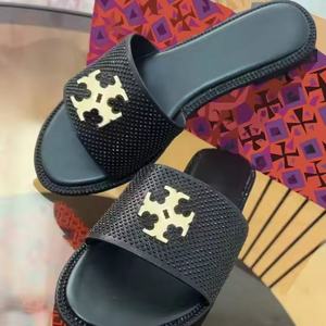 Mules de Cuero Negro con Punta Abierta, Forro de Felpa, Logotipo Grabado, Suela Antideslizante de PU, Pantuflas para el Hogar para Todas las Estaciones, Sandalias Planas - Product Image 4