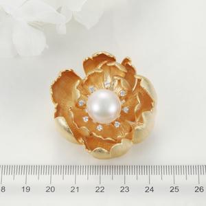Broche de mode haut de gamme de couleur cuivre avec zircon incrusté de diamants et véritable perle Zhuji Danshui Décoration de veste - Product Image 3