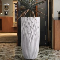 Grandes jardinières de luxe pour la décoration intérieure, vases à fleurs hauts en fibre de verre, vase de sol or et noir