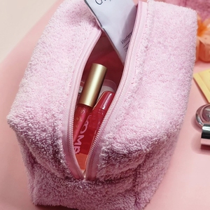 Toalla de rizo suave Bolsa de cosméticos <span class=keywords><strong>Rosa</strong></span> personalizada Cierre de cremallera Se puede personalizar LOGO Regalo de dama de honor - Product Image 3
