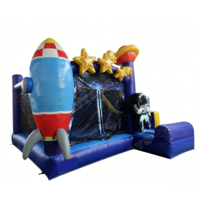 Château gonflable sur le thème de la fusée Lilytoys avec toboggan, combo gonflable astronaute