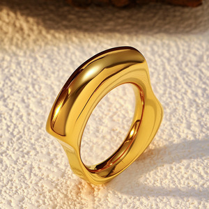 Anillo Geométrico Hueco de Acero Inoxidable Chapado en Oro de 18K para Mujeres y Hombres, Joyería Hipoalergénica, Resistente al Agua y al Deslustre - Product Image 2