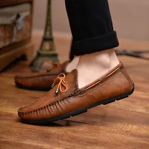 Moda masculina de couro casual atacado tênis moda mocassins masculinos feitos à mão respirável deslizamento em sapatos