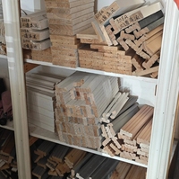 Montant de porte contemporain en bois massif composite PVC Cadre fini avec fenêtre en bois plastique pour usage intérieur dans les supermarchés Garages