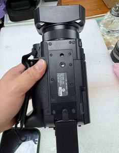 Caméscope professionnel d'occasion Sony HXR-NX80 prêt à être expédié, sans poignée supérieure, zoom optique 12x, caméra vidéo portable 4K - Product Image 4