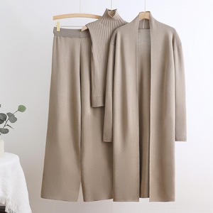 <span class=keywords><strong>2025</strong></span> Mùa Xuân Của Phụ Nữ Ba Mảnh Dệt Kim Thiết Lập Thời Trang Cao Cổ Áo Len Với Eo Đàn Hồi Chân Rộng Quần Và Áo Khoác - Product Image 6