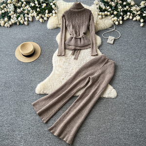 Conjunto <span class=keywords><strong>de</strong></span> punto <span class=keywords><strong>de</strong></span> 2 piezas para <span class=keywords><strong>mujer</strong></span>, otoño-invierno: Top <span class=keywords><strong>de</strong></span> cuello alto con trenzas y pantalones acampanados acanalados con cinturón. - Product Image 4