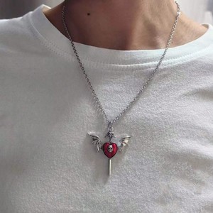 Collier pendentif cœur rouge gothique avec ailes de démon et croix pour hommes et femmes - Product Image 3