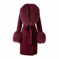 Manteau long de luxe en laine et cachemire pour femme avec garniture en fourrure de mouton bouclée et ceinture, idéal pour l'hiver