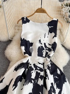 Robes décontractées imprimées sans manches blanches <span class=keywords><strong>et</strong></span> noires à col rond pour femmes - Product Image 4