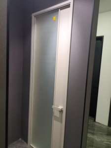 Porte battante manuelle ultra-mince <span class=keywords><strong>RG45</strong></span>, étanche, insonorisée, anti-poussière, finition minimaliste, moderne, en alliage d'aluminium, sans rupture de pont thermique - Product Image 3